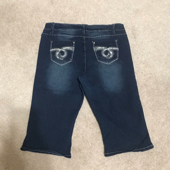 Live - Picture 2 of 3